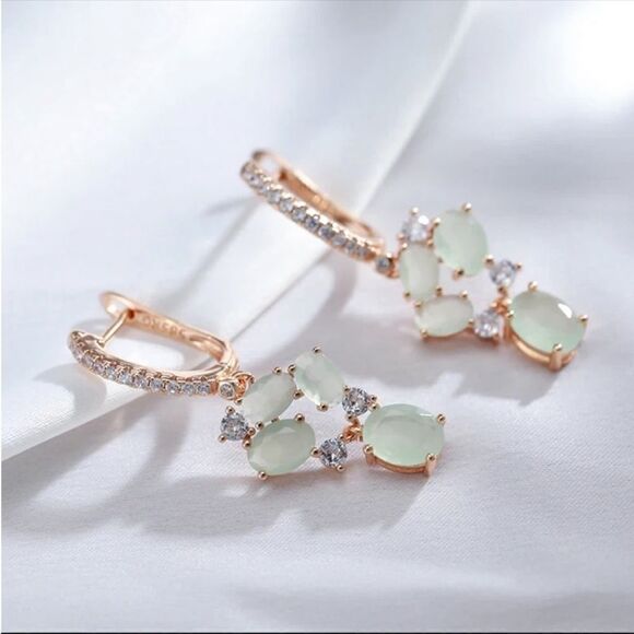 #33 Chalcedony Color Zircon Flower Gemstone Earrings - Picture 2 of 10